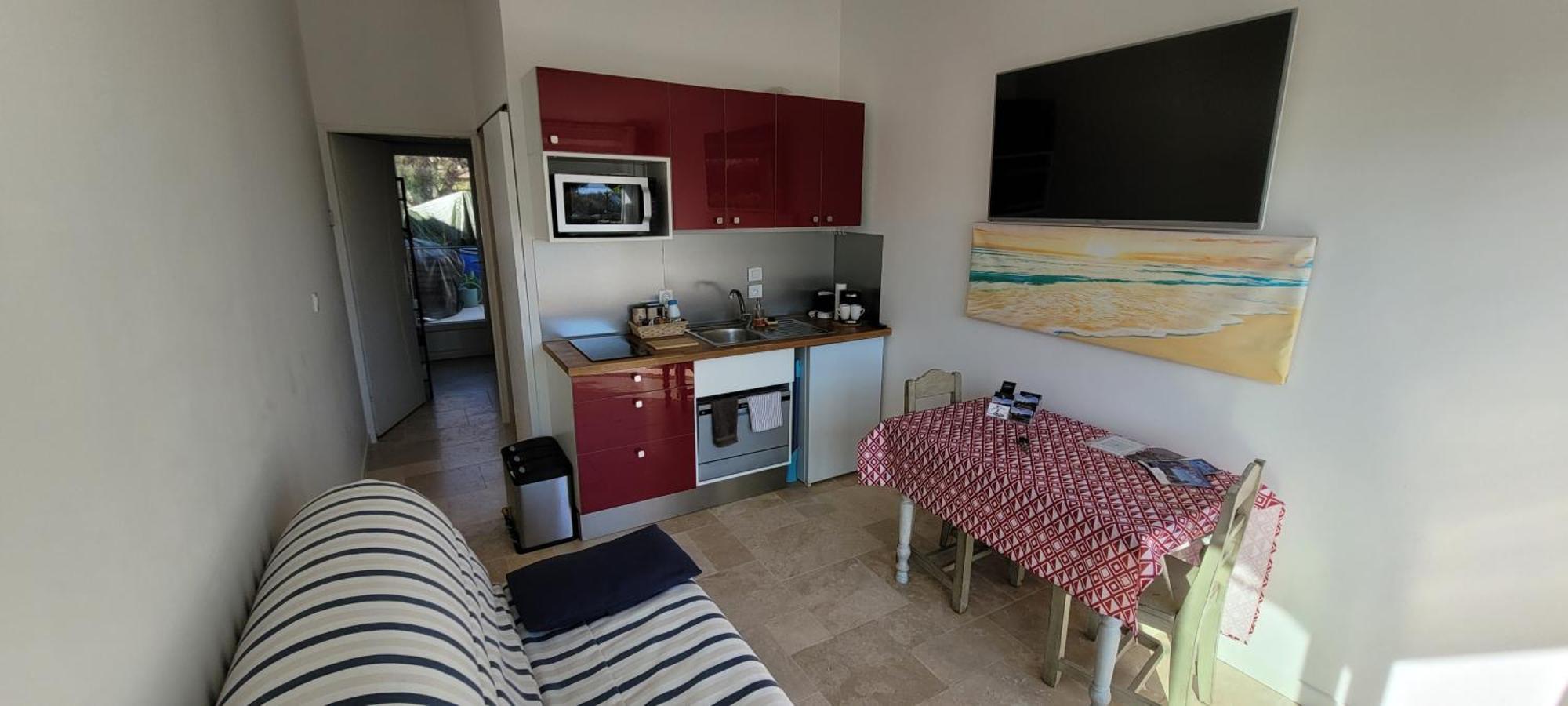 Meze Avec Vue Face A L'Etang Villa Eksteriør billede